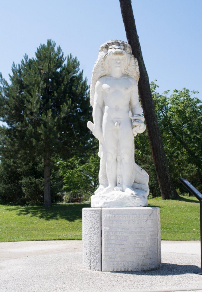 Во Франции защитили от вандалов статую Геракла, сделав его пенис съемным  