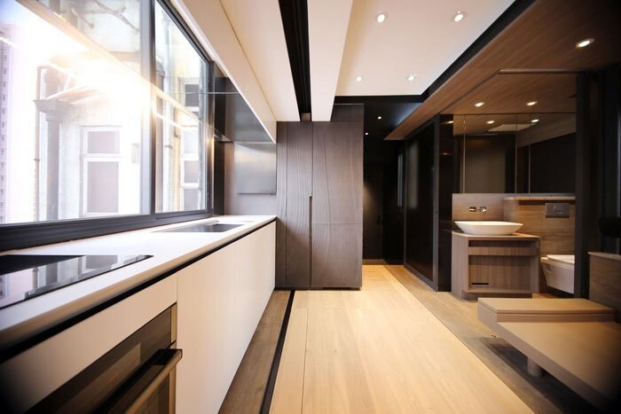 Как уместить полноценную кухню, ванную, домашний кинотеатр и спальню для гостей на 28 кв. метрах