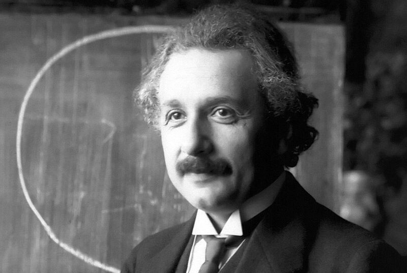 №1: Альберт Эйнштейн (1921), физика