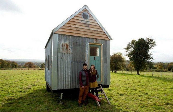 Молодые британцы построили себе уютный домик всего за $1500 