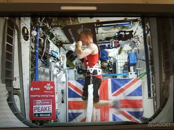 Британец пробежал марафонскую дистанцию в космосе