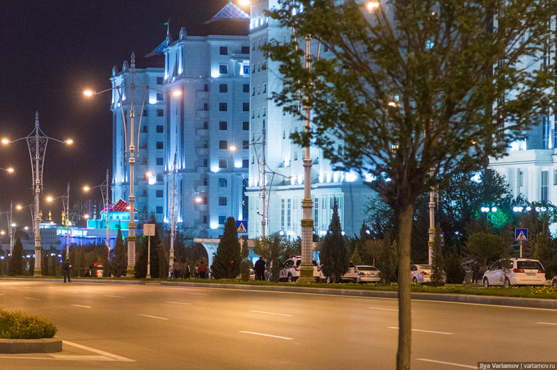 Запретный Туркменистан 6: Опасная прогулка по вечернему Ашхабаду.