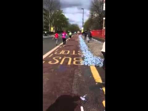 В Лондоне воду для марафонцев разграбили мигранты 