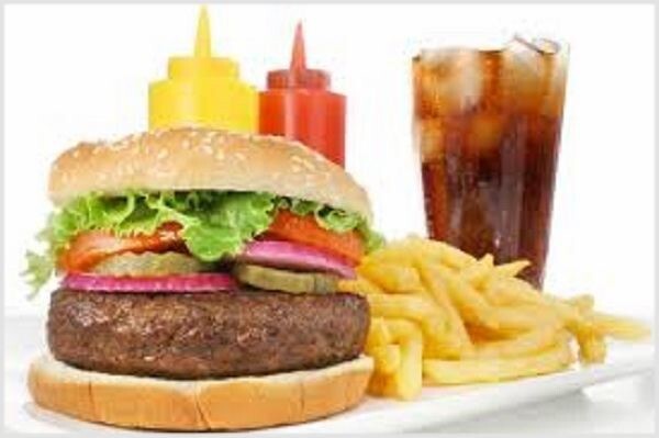 Руководитель исследовательской группы отметил, что человек становится ленивым, когда употребляет вредную пищу, к примеру, различные булочки, гамбургеры и чизбургеры с высоким содержанием сахара.