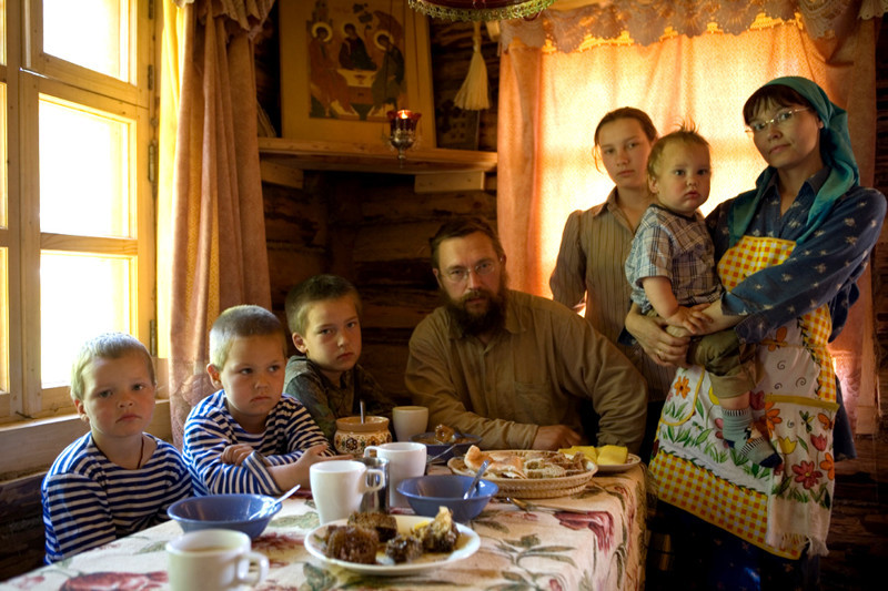 Эксперты назвали средний заработок российской семьи в 2015 году