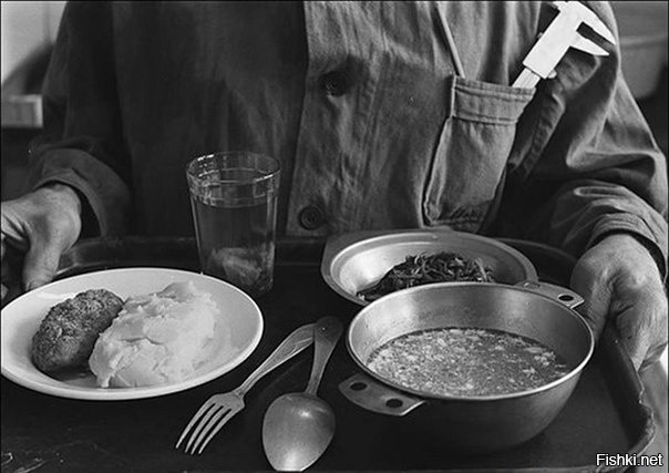 Обед в советской заводской столовке