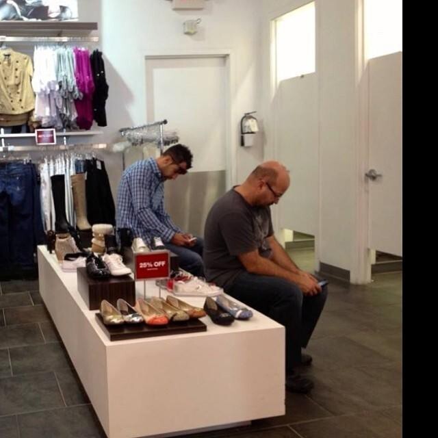 Забавные кадры из Instagram* «Мужчины в магазинах»