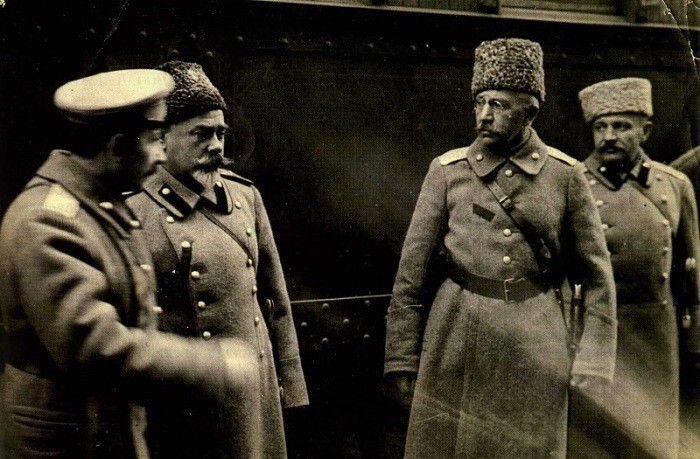 6. Генералы Богаевский, Деникин и Краснов. Станция Чир, 1918 год.