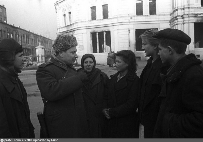 В.М.Шатилов в освобожденном Сталинграде.