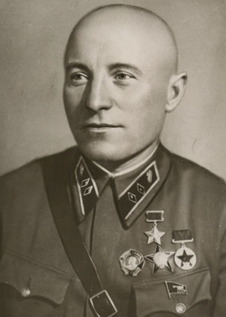 28. Михаил Петрович Петров