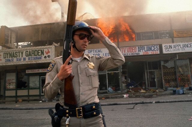 8. 1992 - Лос-анджелесский бунт — массовые беспорядки, происходившие в Лос-Анджелесе с 29 апреля по 4 мая, повлёкшие гибель 53 человек и причинение ущерба на сумму в 1 миллиард долларов США.