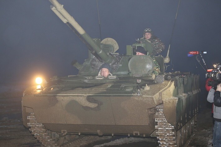 Генерал-полковник Владимир Шаманов за штурвалом БМД-4М