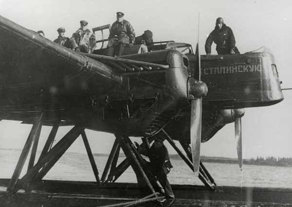 1936 — в Комсомольске-на-Амуре собран первый серийный Р-6 (АНТ-7).