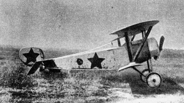 1918 — впервые над Красной площадью пролетел советский самолёт «Ньюпор-XXI», лётчик И. Н. Виноградов.