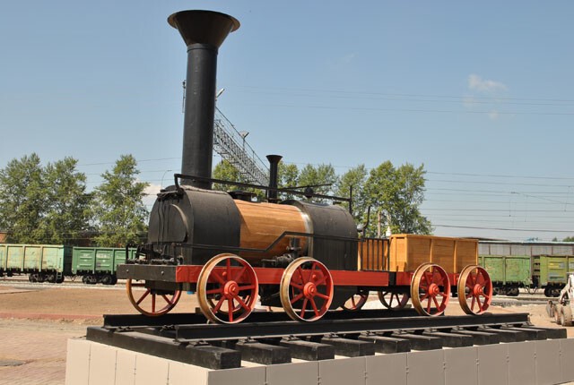 1836 - Началось строительство первой в России железной дороги по маршруту Петербург—Царское Село—Павловск.
