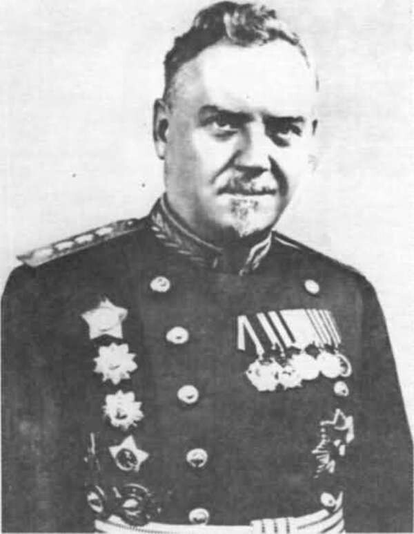 заместитель Народного Комиссара обороны СССР генерал армии Н. А. Булганин