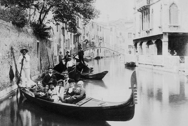 Туристы в Венеции. Италия, 1900 год