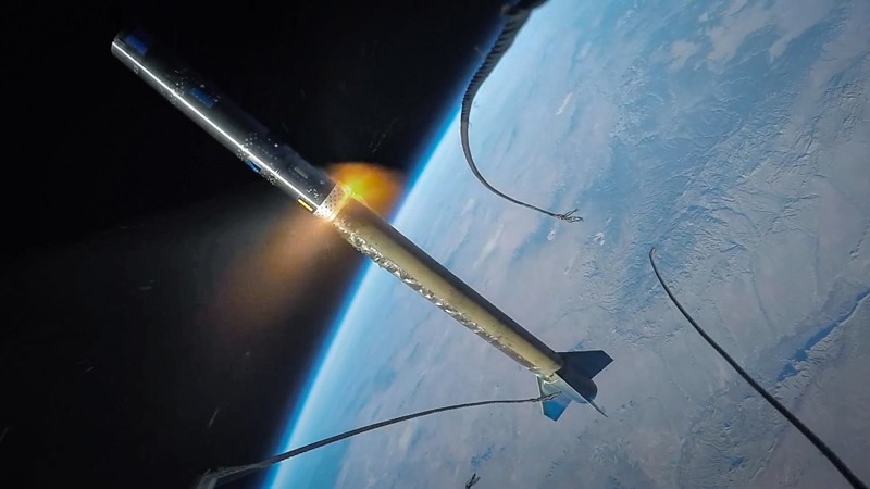 Завораживающее видео: GoPro на борту ракеты засняли полет в космос и возвращение на Землю 