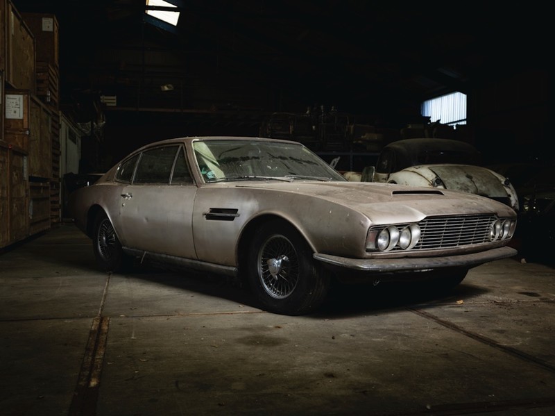 Простоявший 30 лет в гараже Aston Martin выставят на торги 