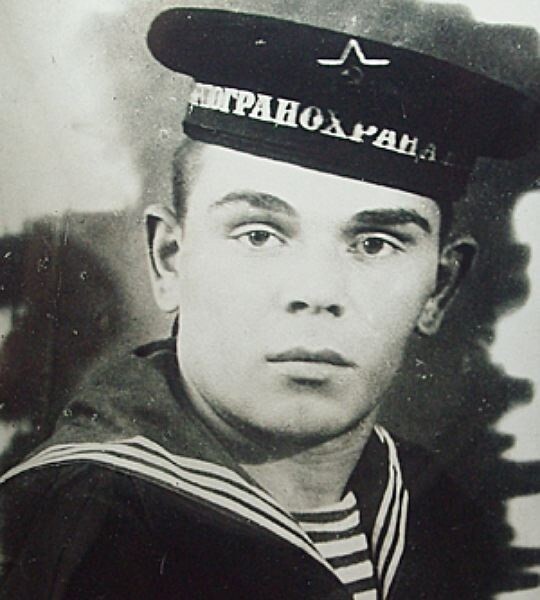 2. Евтеев Иван Алексеевич. 1918 - 27.03.1944  Герой Советского Союза.