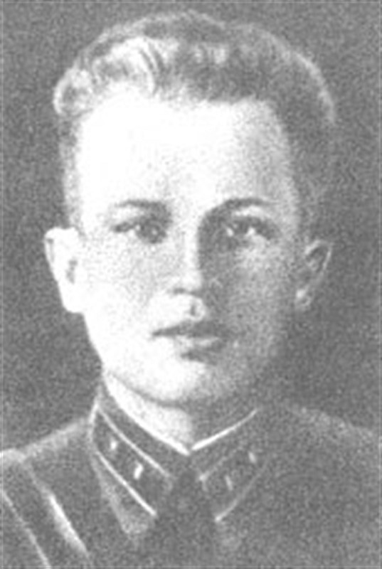 5. Аксёнов Александр Михайлович  23.07.1919 - 16.10.1943  Герой Советского Союза