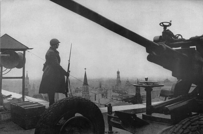 Пост противовоздушной обороны на крыше гостиницы «Москва»