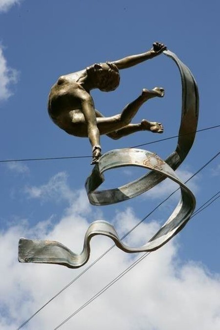 Удивительные парящие скульптуры Джерзи Кедзиора