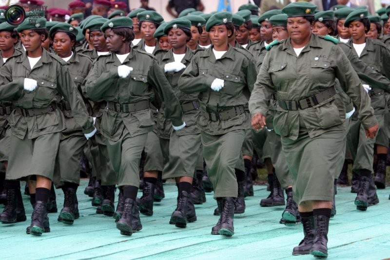 Армии в юбках: кто выходит на парады в мини
