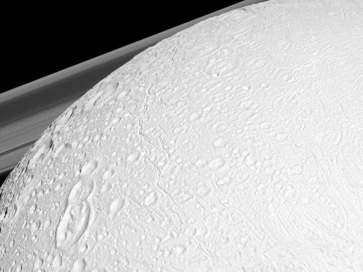 Энцелад — шестой спутник Сатурна