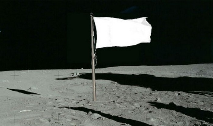 Американские флаги белого цвета