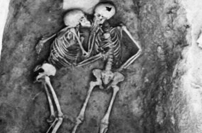 2800-летний поцелуй