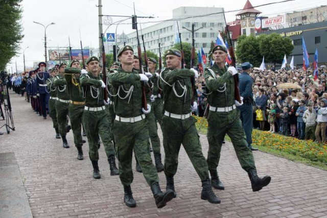  Луганск. Открытие памятника "Они отстояли Родину".