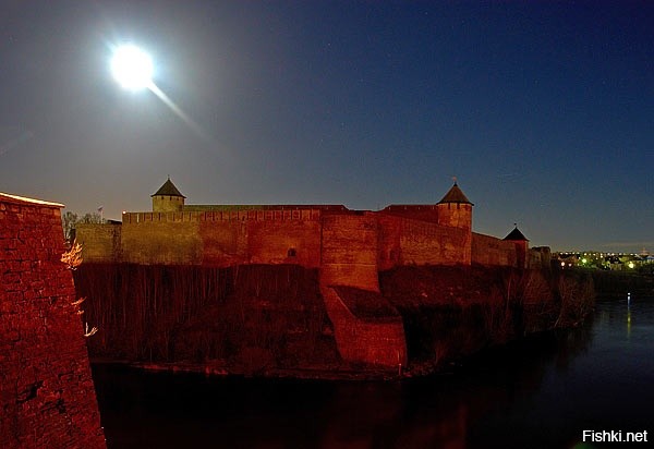 Ивангород ночью