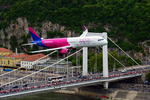 Самолет выполнил эффектные проходы над Дунаем в Будапеште