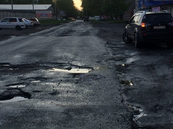 Стоматологи Барнаула залатали дорожные ямы зубами