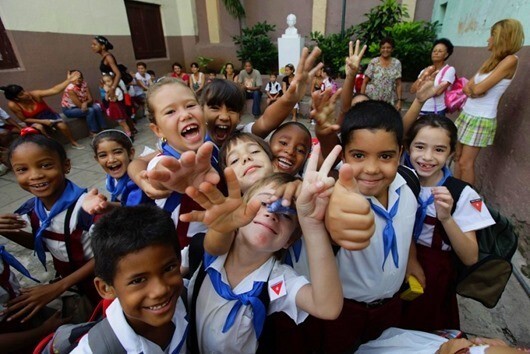 На Кубе — один из самых высоких в мире уровней грамотности населения (99,8%).