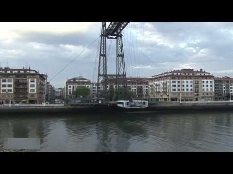 Уникальный подвесной мост - паром через реку 