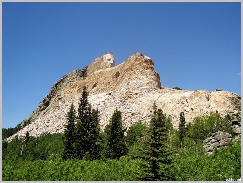 Мемориал Неистового Коня (Crazy Horse Memorial) посвящён индейскому вождю Неи...