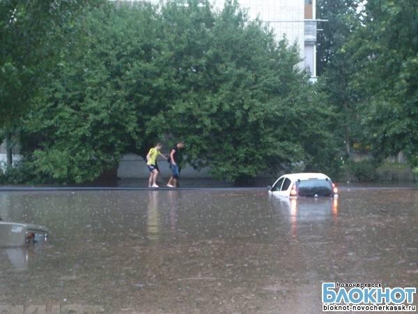 Сильный ливень привел к подтоплению улиц и домов в Новочеркасске Ростовской области