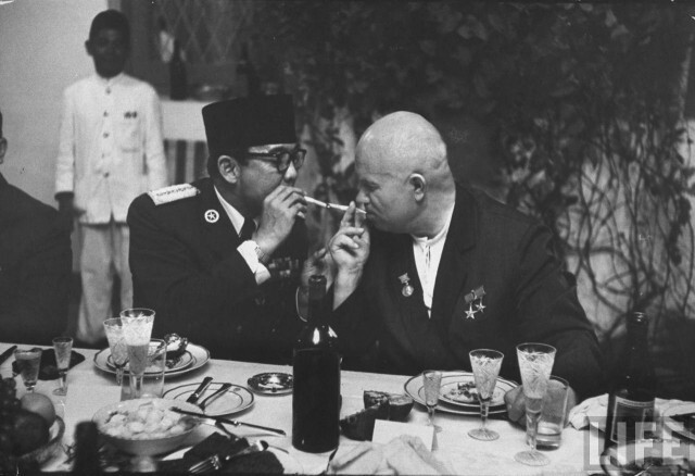 Хрущев и президент Индонезии Ахмед Сукарно. 