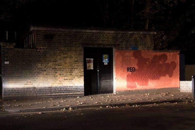 Стена упорно сообщает о том, что она "красная"
