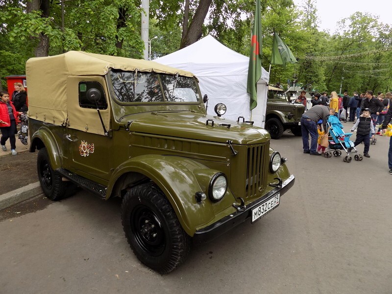 Фестиваль старинных автомобилей в московском парке "Сокольники"