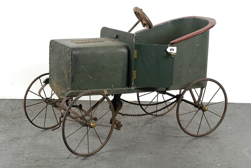 Начало 1920-х годов. Педальный автомобиль "Thistle", Великобритания. Длина 97 см.