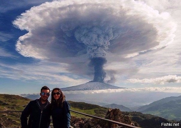 Селфи на фоне вулкана