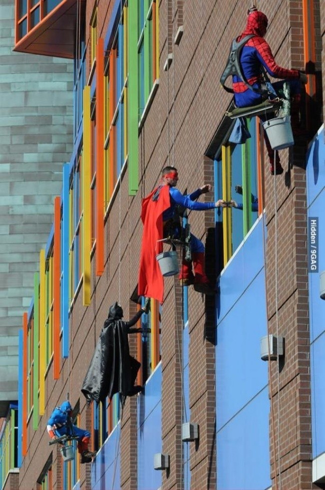 Супергерои моют окна детского дома