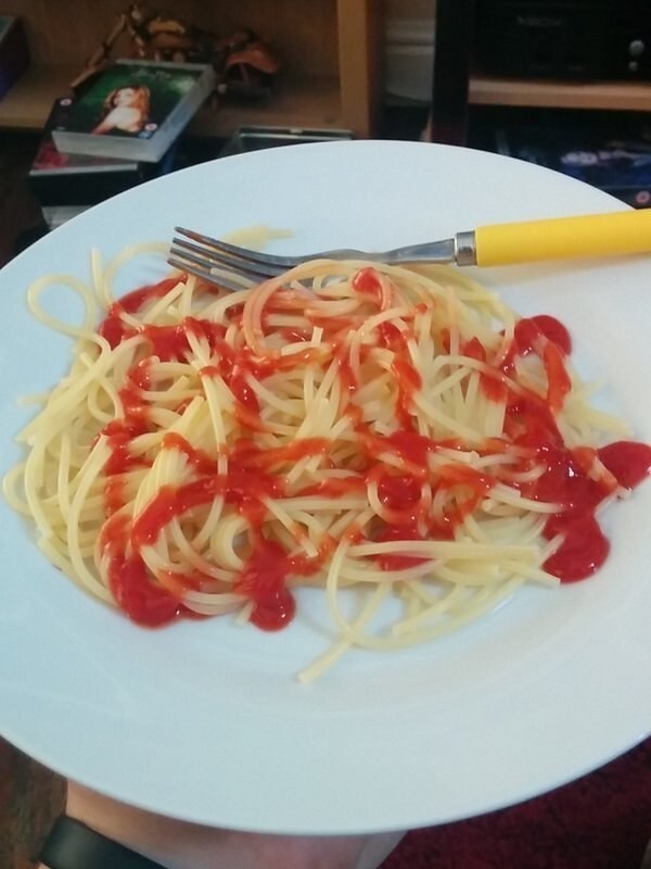 14. Эти спагетти с томатным соусом меня оскорбляют