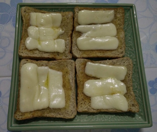1. "Чесночный хлеб с сыром", о да