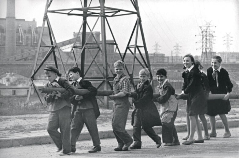 Путешествие во времени с советскими фотографиями 