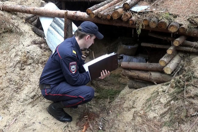 Мужчина набрал микрокредитов и спрятался от апокалипсиса в землянке