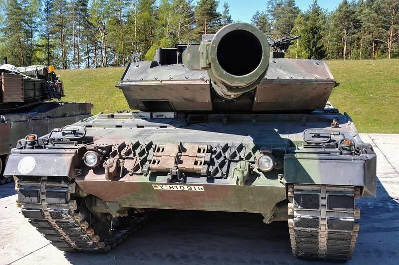 В НАТО провели свой танковый биатлон.